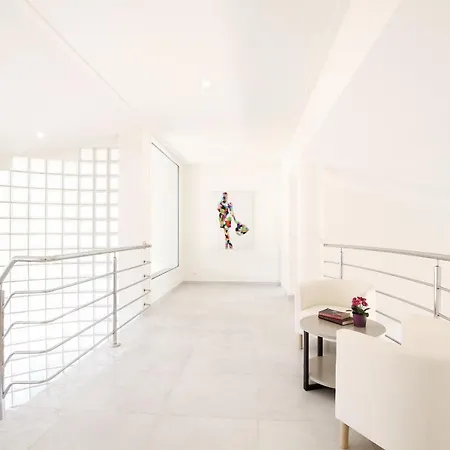 Modern Palmeras Villa