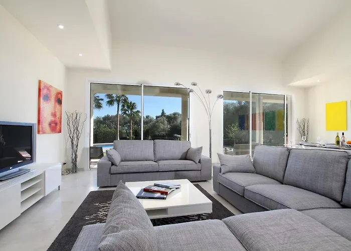 Modern Palmeras Pollensa