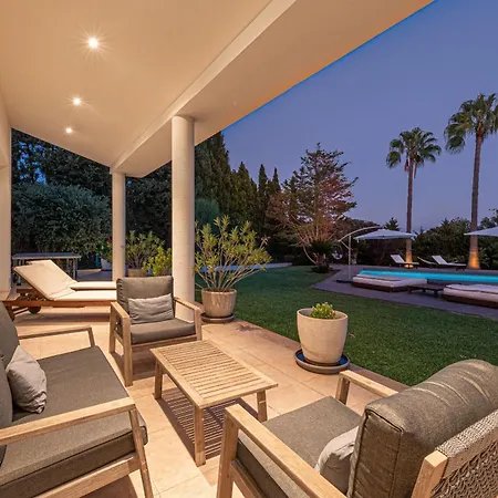 Modern Palmeras Villa *