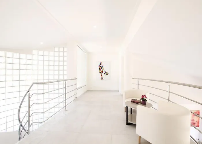 Modern Palmeras Villa