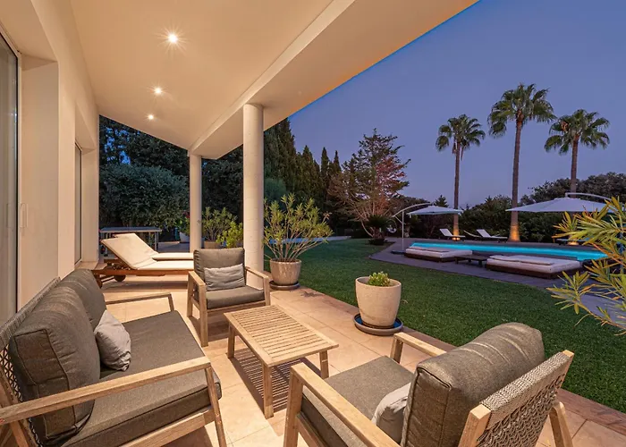 Modern Palmeras Villa *